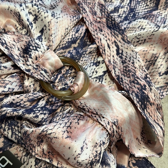 Boohoo - Satin like Snakeskin Pattern Romper - Picture 8 of 10